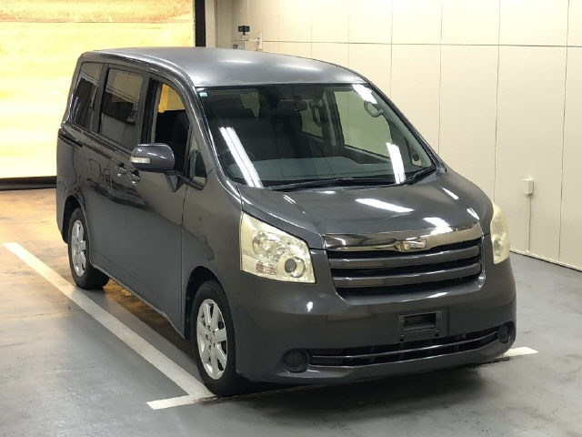 TOYOTA NOAH 2009