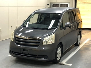 TOYOTA NOAH 2009