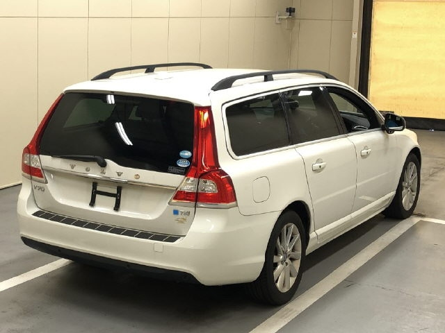 VOLVO V70 2014