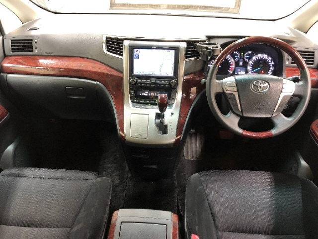 TOYOTA VELLFIRE 2010