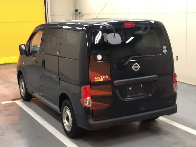NISSAN NV200 2018