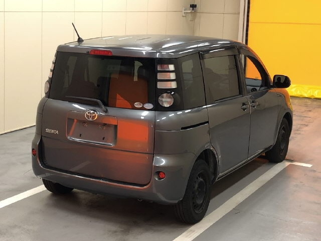 TOYOTA SIENTA 2009