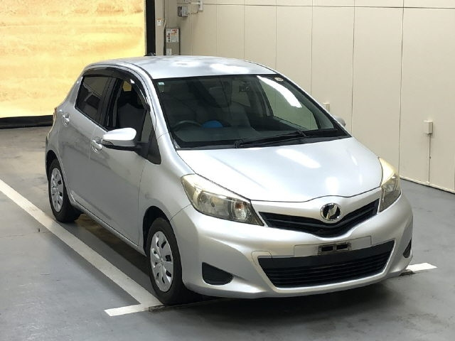 TOYOTA VITZ 2011