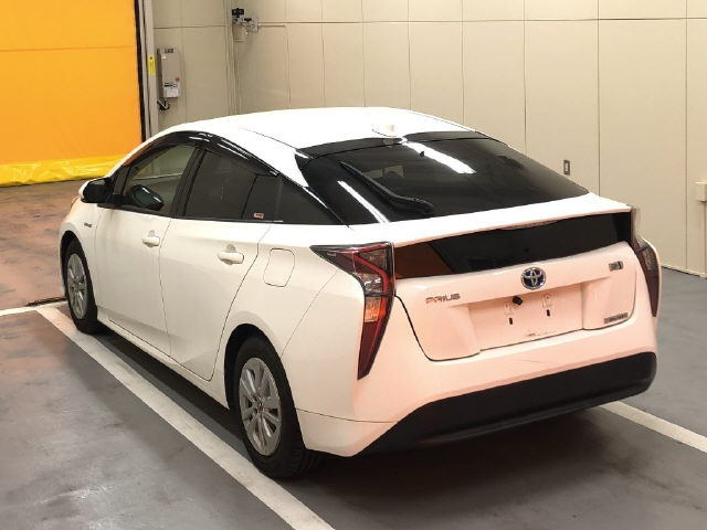TOYOTA PRIUS 2018