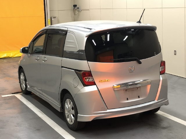 HONDA FREED 2010