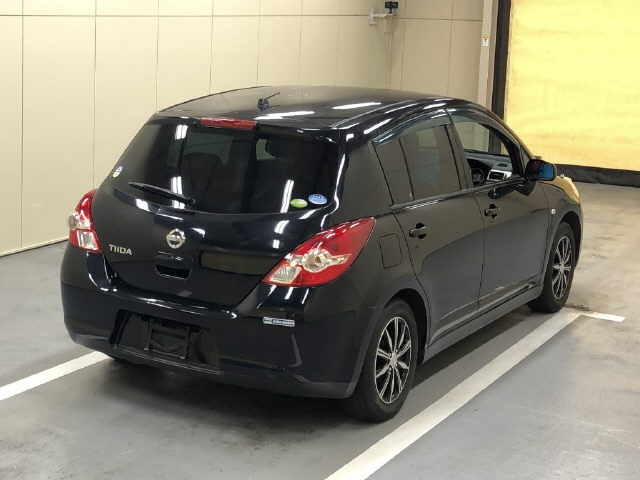 NISSAN TIIDA 2010