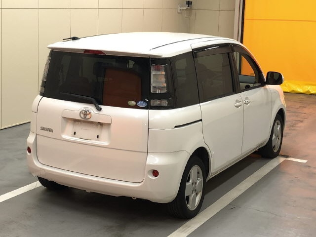 TOYOTA SIENTA 2011