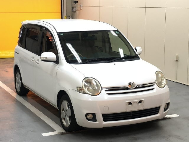 TOYOTA SIENTA 2011