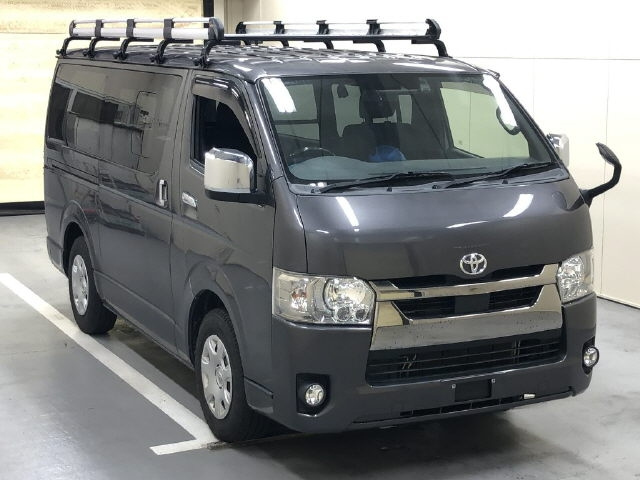 TOYOTA HIACE VAN 2020