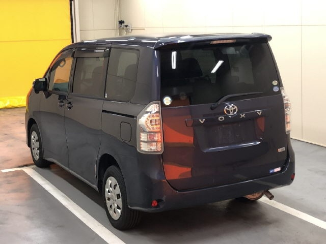 TOYOTA VOXY 2010