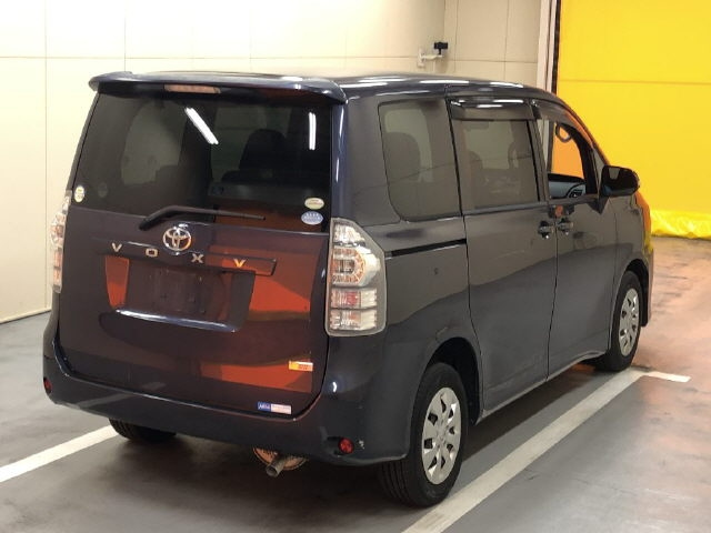 TOYOTA VOXY 2010