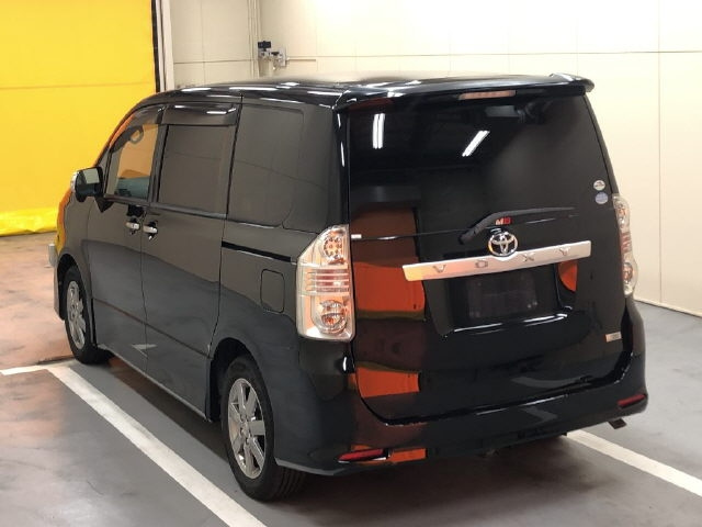 TOYOTA VOXY 2009