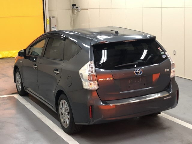 TOYOTA PRIUS ALPHA 2014