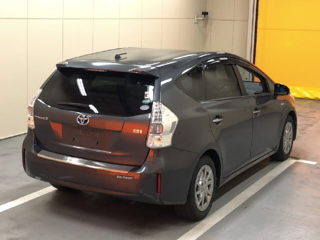 TOYOTA PRIUS ALPHA 2014