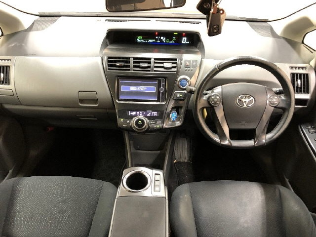 TOYOTA PRIUS ALPHA 2014