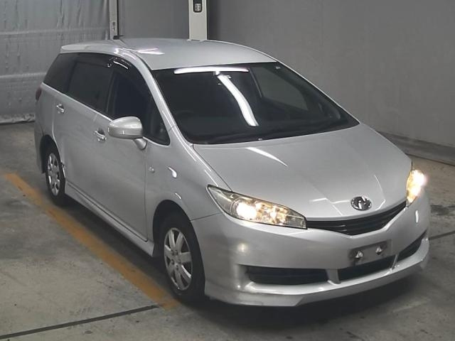 TOYOTA WISH 2010