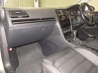 VOLKSWAGEN GOLF 2020