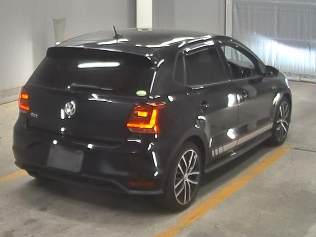 VOLKSWAGEN POLO 2016