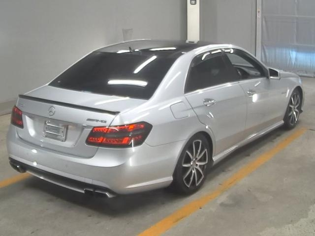 MERCEDES BENZ E CLASS 2010