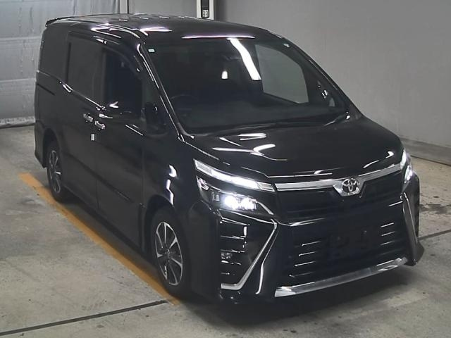 TOYOTA VOXY 2021