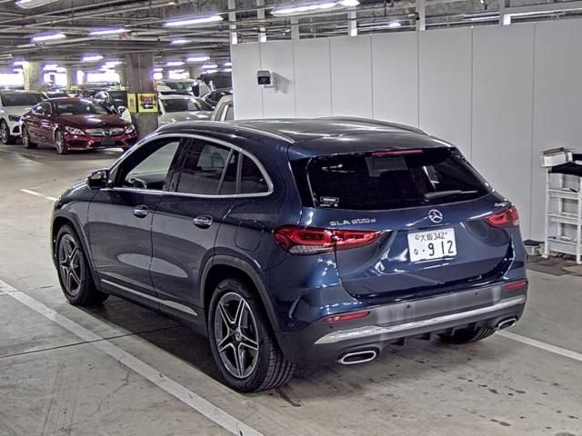 MERCEDES BENZ GLA CLASS 2021