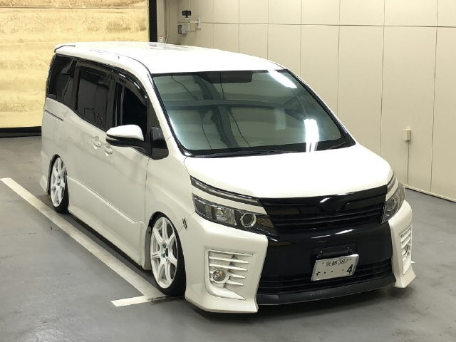 TOYOTA VOXY 2015
