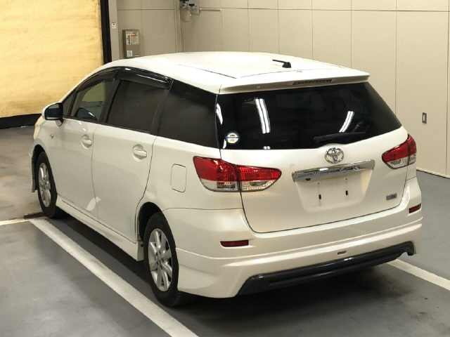 TOYOTA WISH 2010