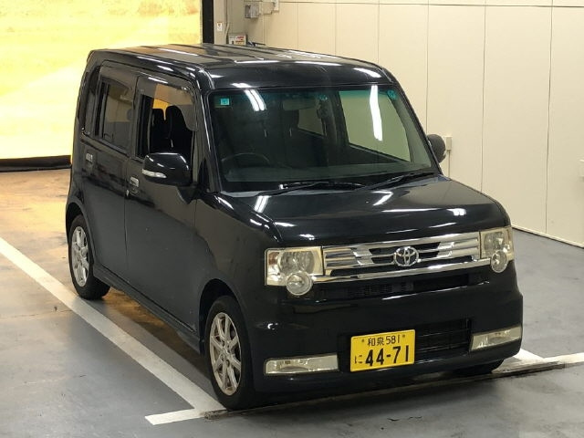 TOYOTA PIXIS SPACE 2011