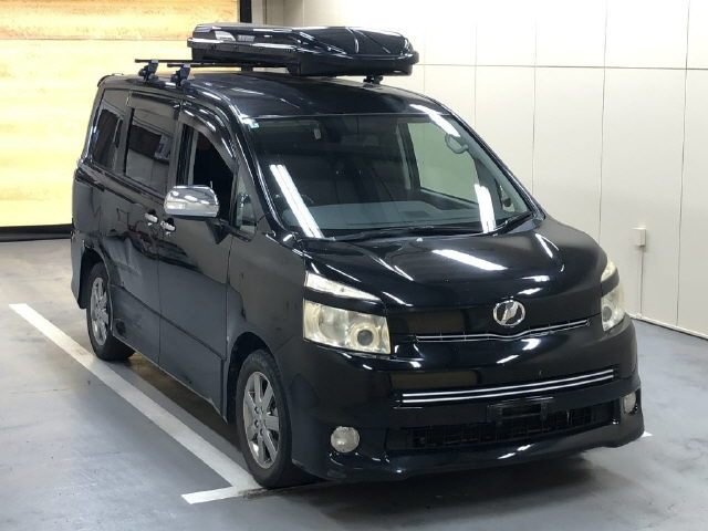 TOYOTA VOXY 2010