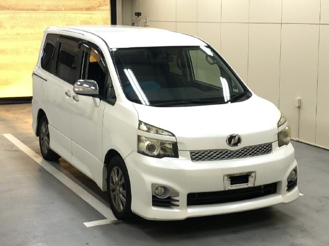 TOYOTA VOXY 2011