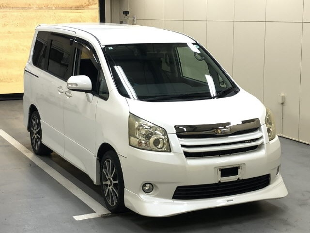 TOYOTA NOAH 2008