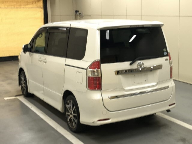 TOYOTA NOAH 2008