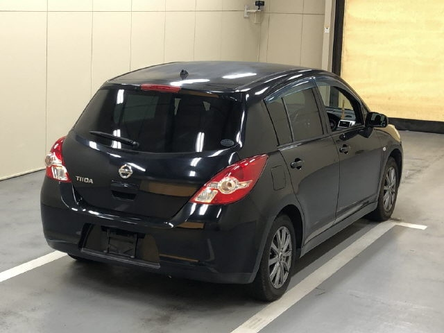 NISSAN TIIDA 2010