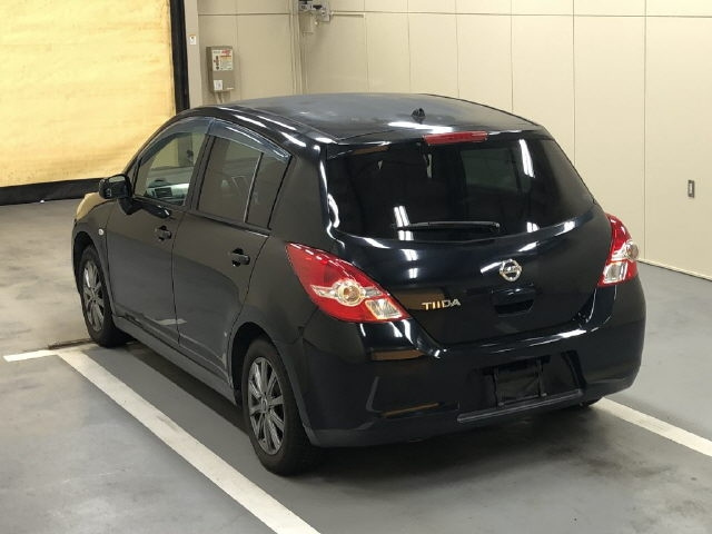 NISSAN TIIDA 2010