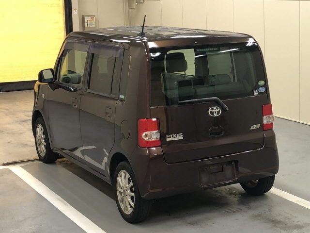 TOYOTA PIXIS SPACE 2013