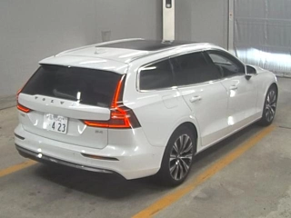 VOLVO V60 2023