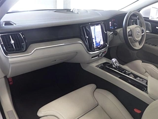 VOLVO V60 2023