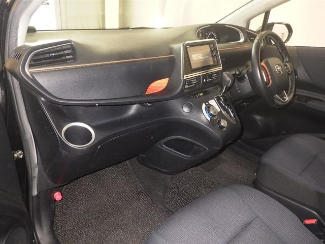 TOYOTA SIENTA 2017