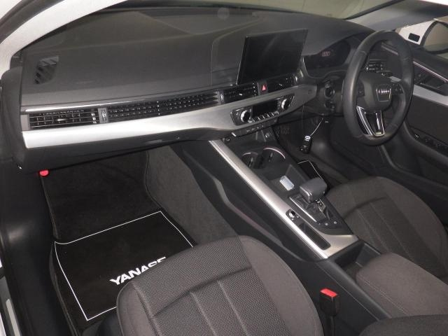 AUDI A4 2021