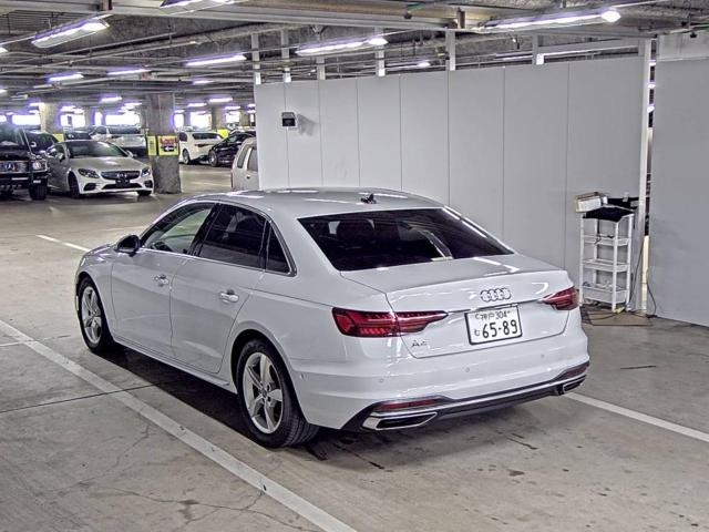 AUDI A4 2021