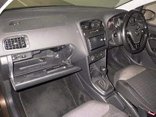 VOLKSWAGEN POLO 2015