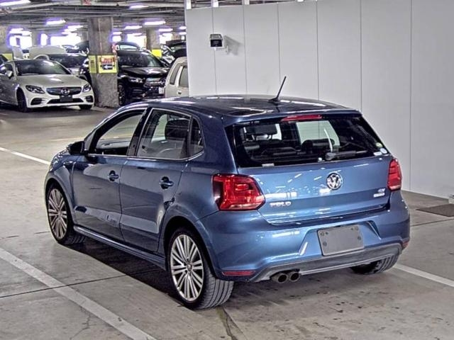 VOLKSWAGEN POLO 2016