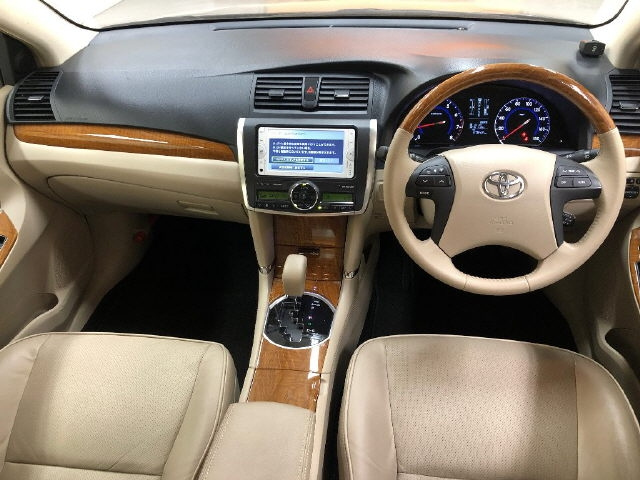 TOYOTA PREMIO 2014