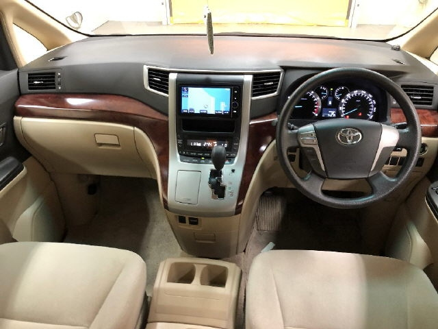 TOYOTA ALPHARD 2010