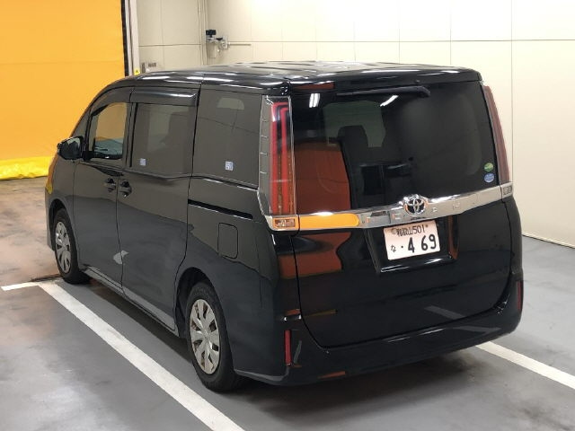 TOYOTA NOAH 2018