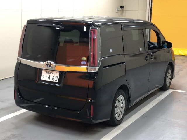 TOYOTA NOAH 2018