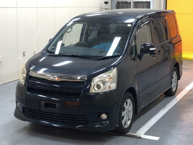 TOYOTA NOAH 2008