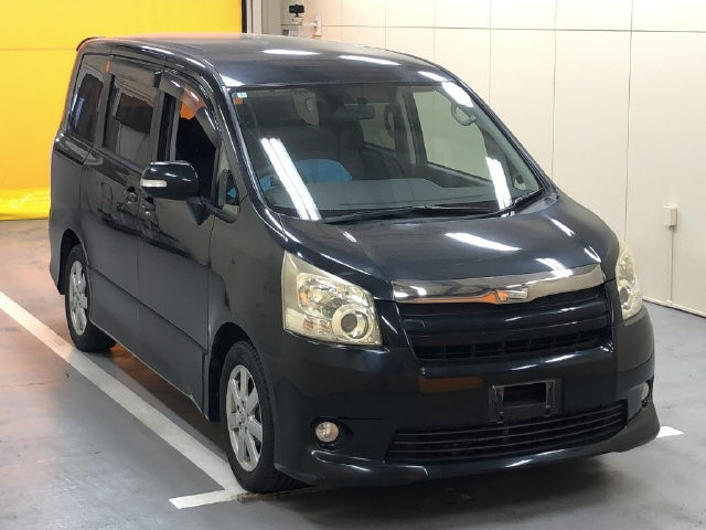 TOYOTA NOAH 2008