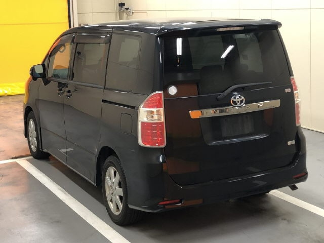 TOYOTA NOAH 2008