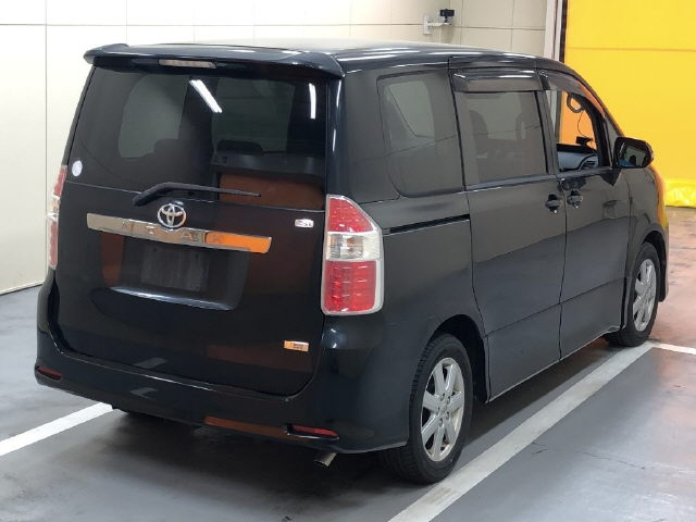 TOYOTA NOAH 2008